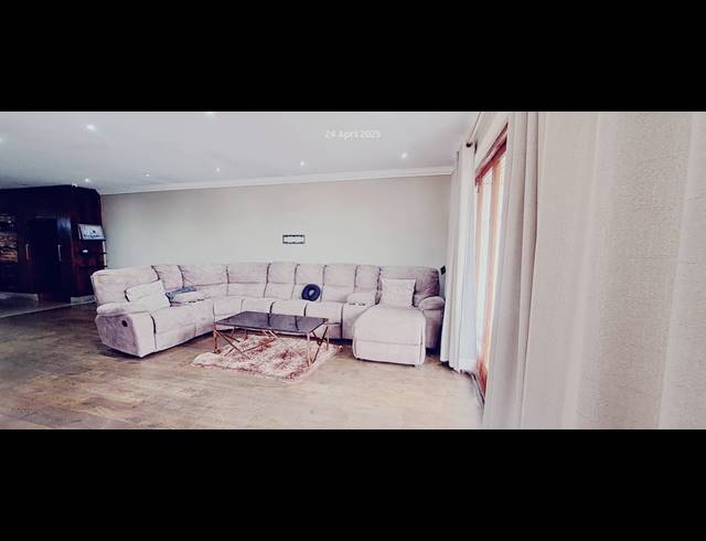 5 BEDROOM FREESTANDING FOR SALE IN FERNCLIFFE
